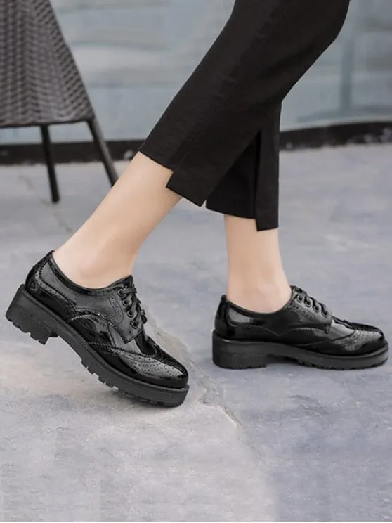 Trendy Wingtip Contrast Color Brogues Flat Shoes