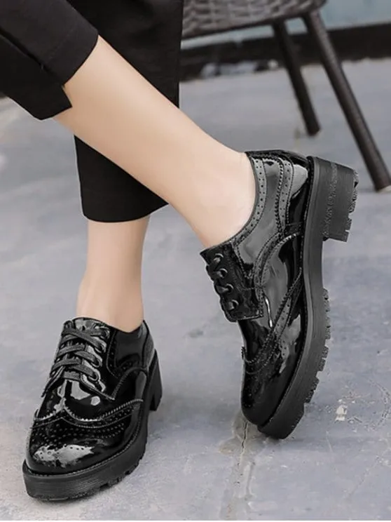 Trendy Wingtip Contrast Color Brogues Flat Shoes